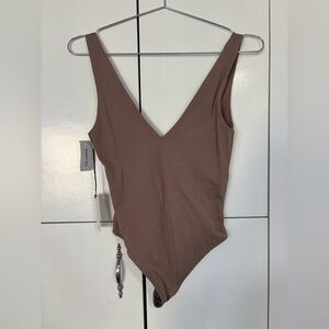 Babaton Mauve Brown V‑Neck Ribbed Bodysuit